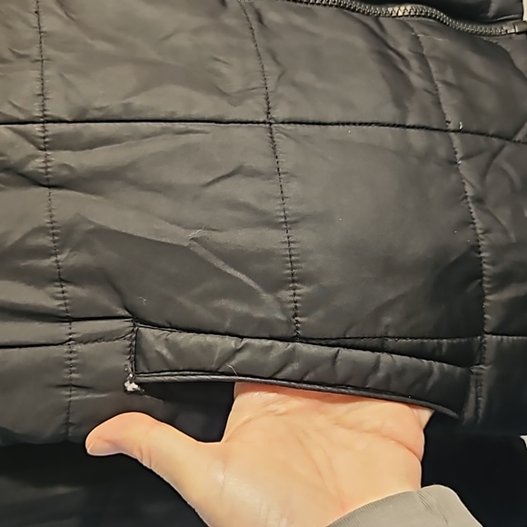 Calvin Klein lightweight puffer jacket. Size lg - Picture 2 of 8